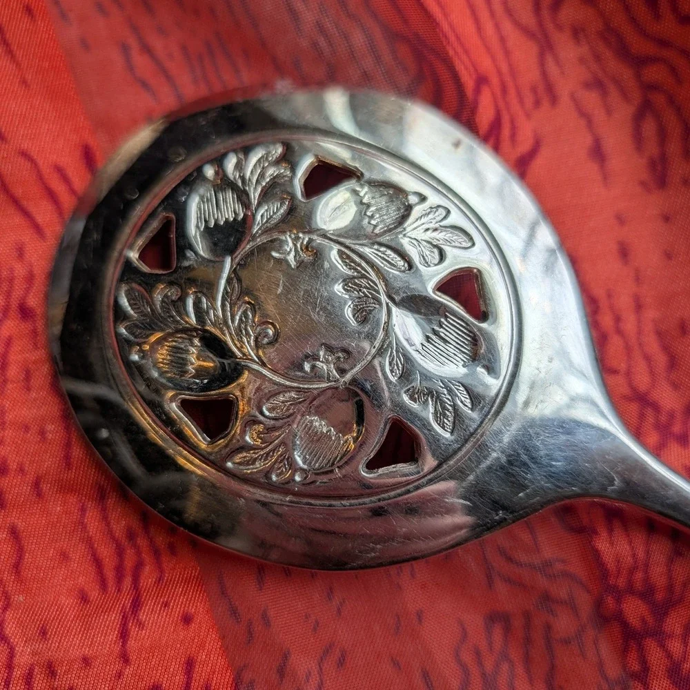 Vtg Leonard Silverplate Italy Pierced Serving Spoon Acorn Leaf Heart Handle 8.5